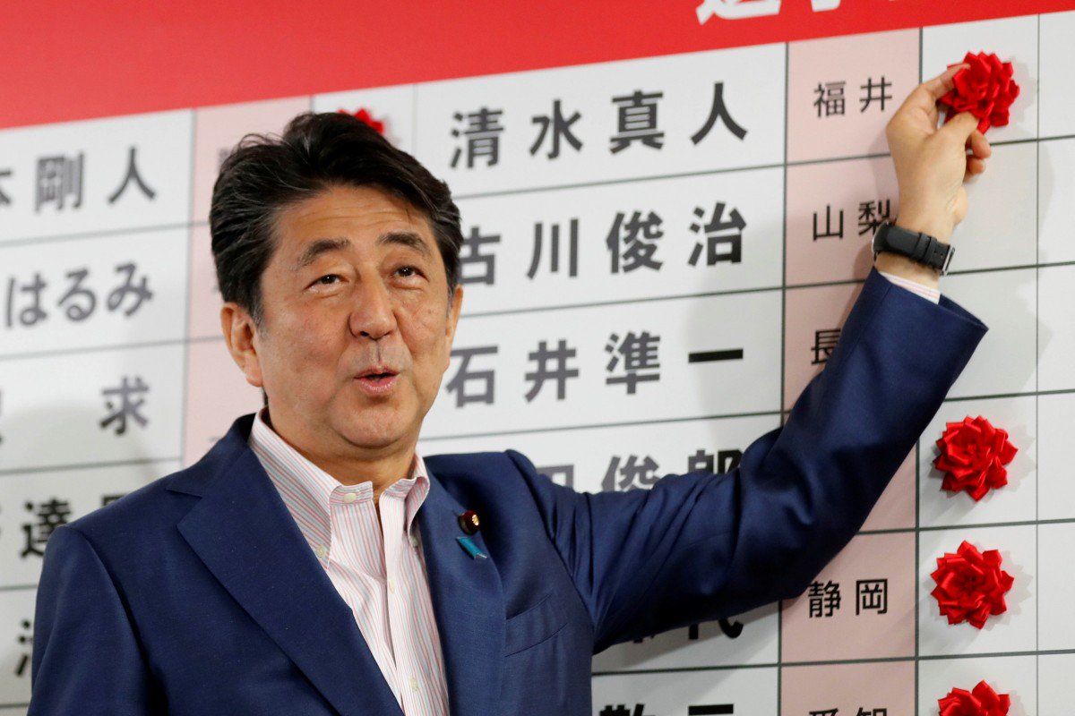 Koalicioni i kryeministrit japonez, Shinzo Abe fiton zgjedhjet