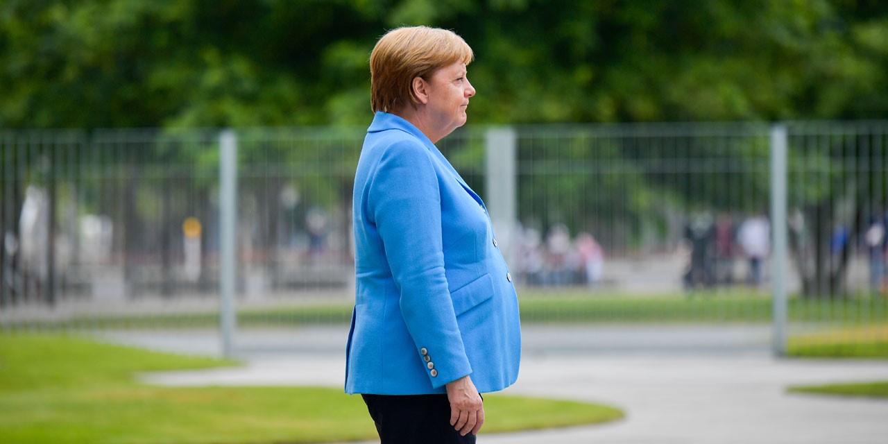 Merkel reagon pas dridhjeve: Jam mirë, do vazhdoj axhendën time