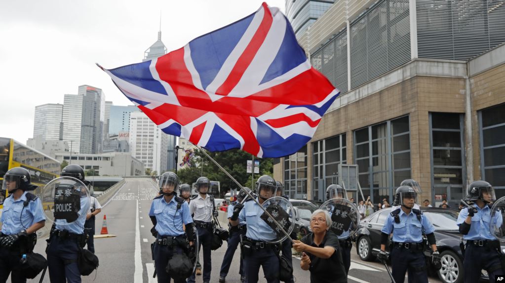 Britania mbështet protestat e Hong Kongut, reagon Kina