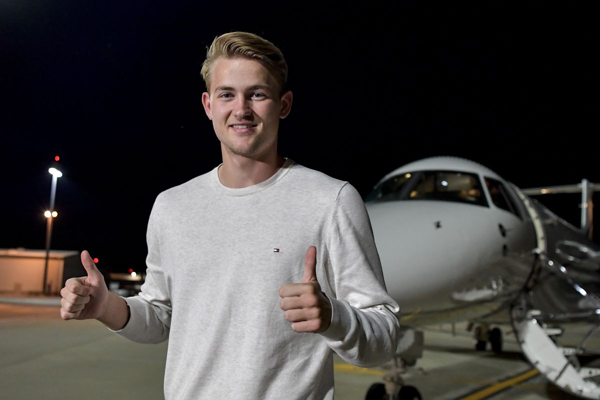 De Ligt mbërrin tek Juventusi