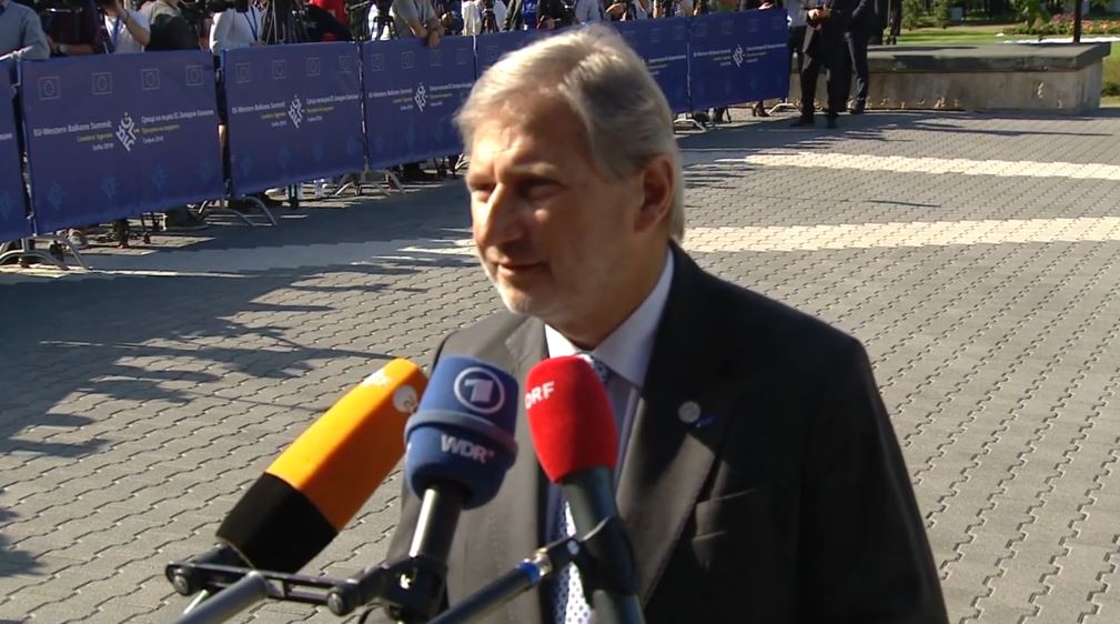 Hahn: Maqedonia një hap përpara Shqipërisë për negociatat
