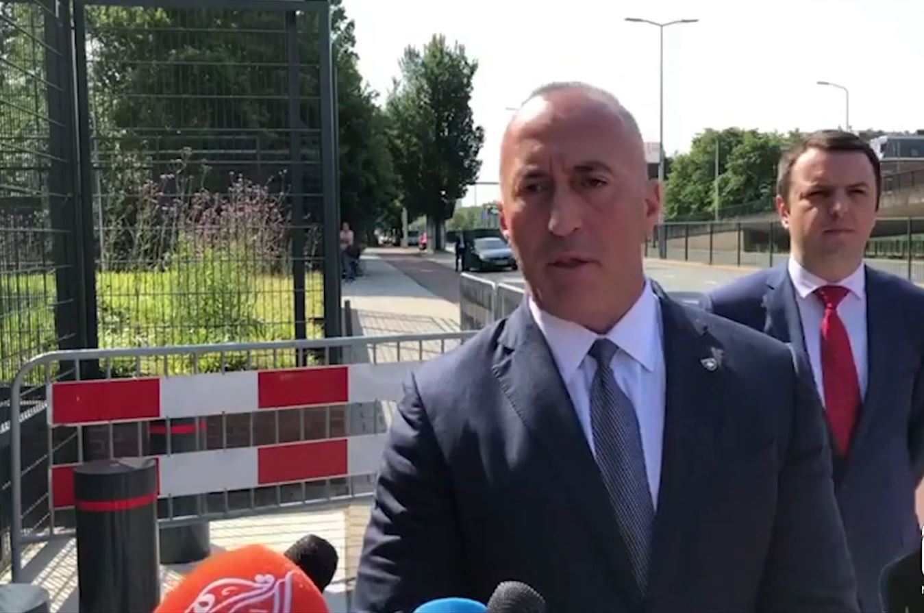 Pyeten në Hagë, Haradinaj mbrohet në heshtje. Krasniqi nuk flet