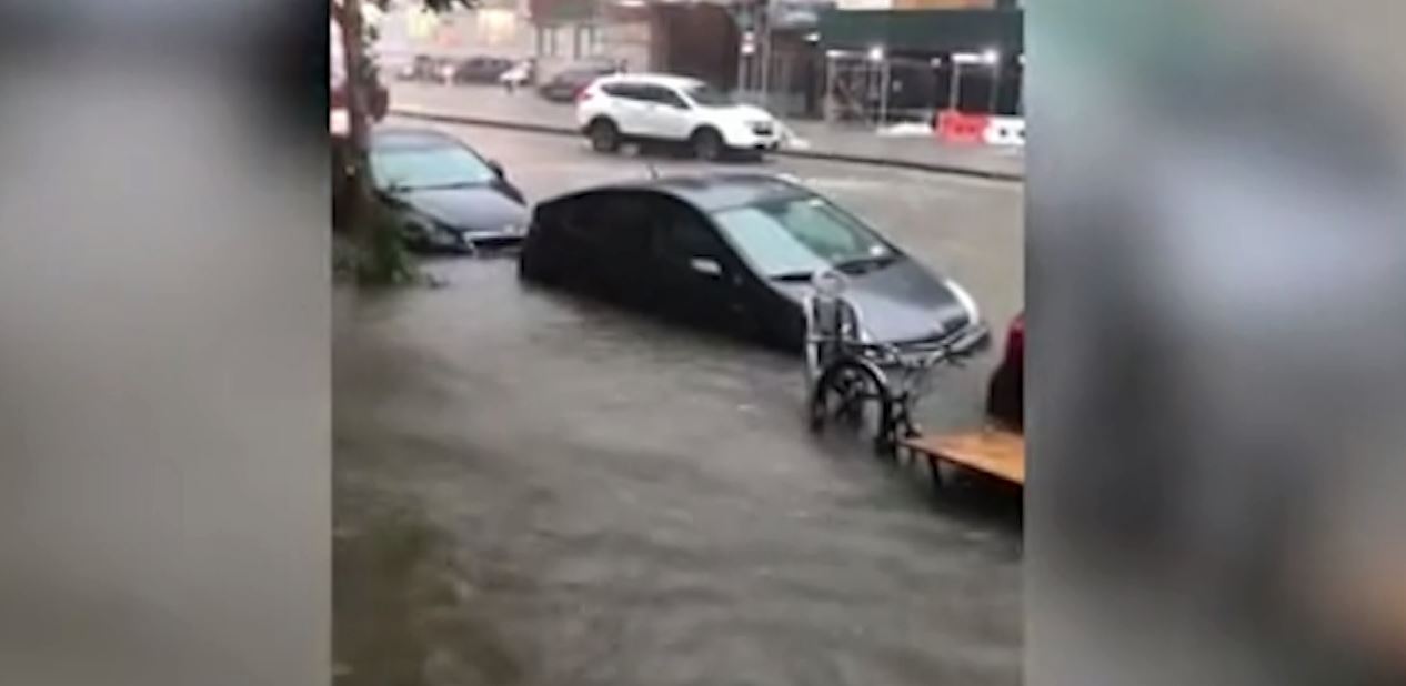 Shiu përmbyt metronë, 50 mijë banorë pa energji