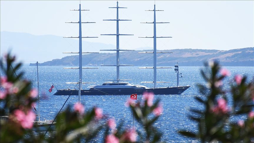 Në Bodrum ankoron jahti më i madh dhe më modern në botë