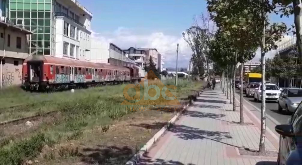 E përplas treni, burri në gjendje të rëndë