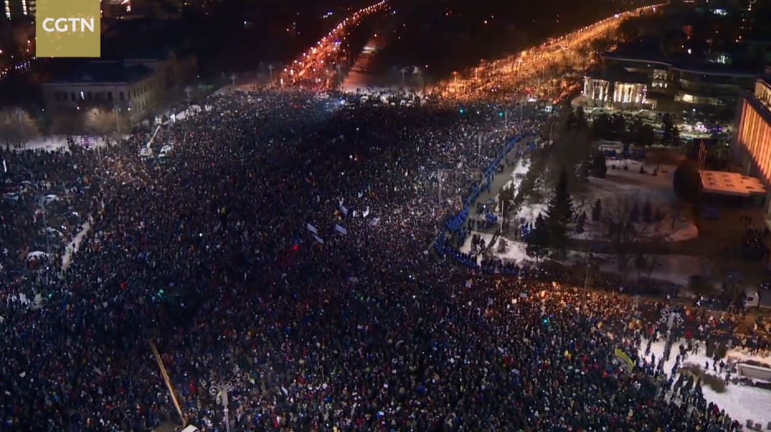 Rumani, dhjetëra mijëra njerëz në protestë kundër korrupsionit