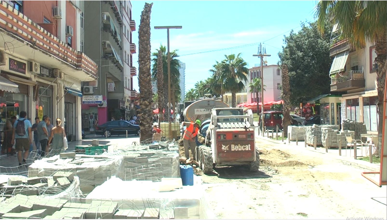 Durrësi mes pluhurit dhe inerteve, banorët të irrituar