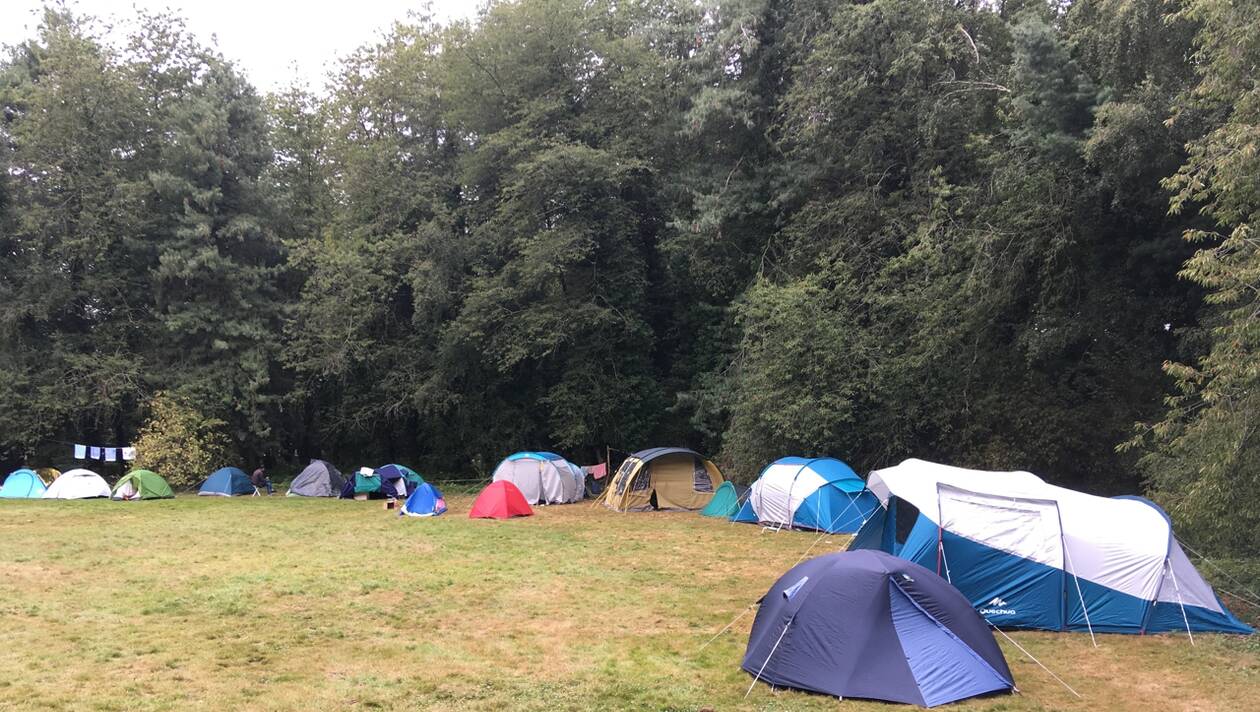 Situatë e vështirë në kampin ku jetojnë shqiptarët në Francë