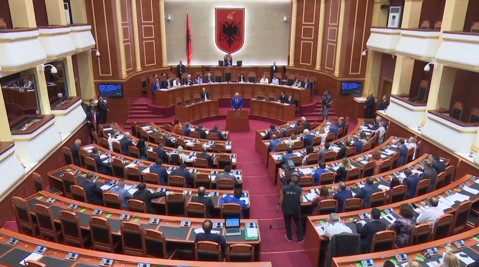 Pas pushimeve deputetët i rikthehen Kuvendit, anti-shpifja diskutimi i parë