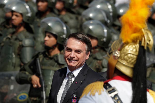 Bolsonaro dërgon ushtrinë në Amazonë për situatën e zjarreve