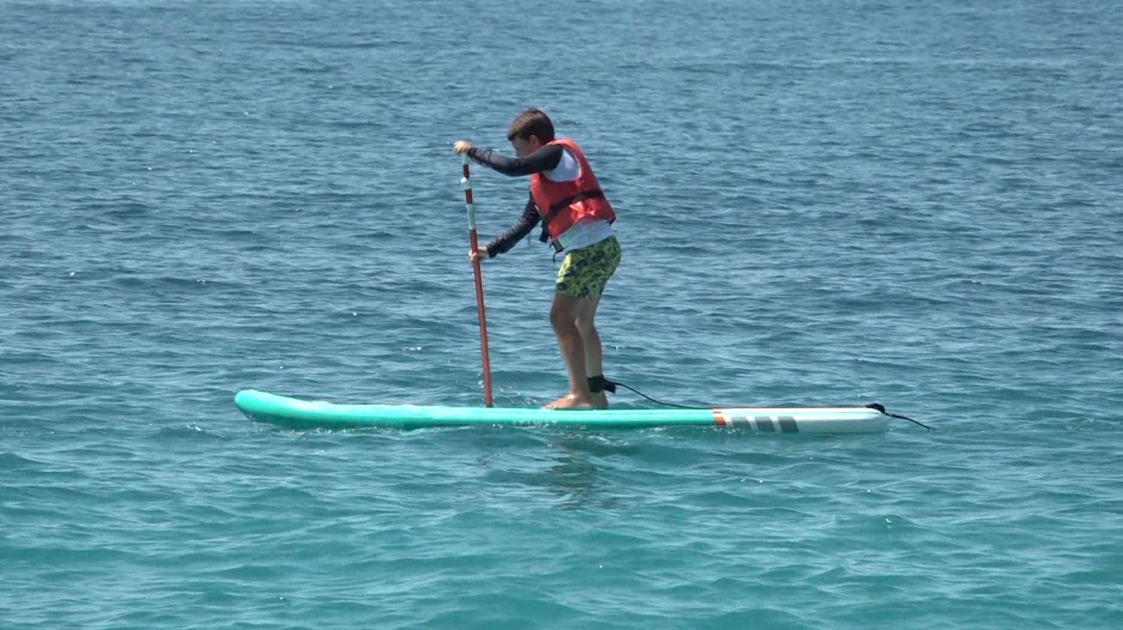 Fëmijët “gjeni” në sportin e Paddle Board, njihuni me 2 vëllezërit Tomas dhe Petro