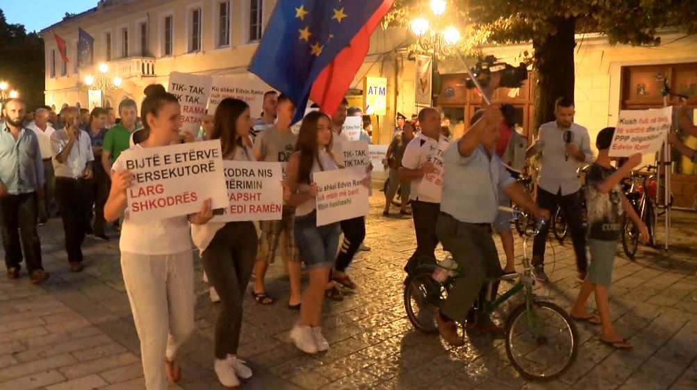 Akuzat ndaj Valdrin Pjetrit, simpatizantët e PD-së protestë në Shkodër