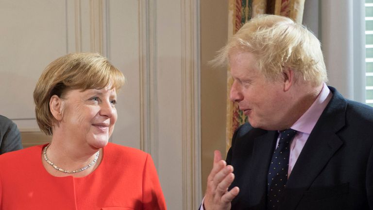 Kufiri irlandez, Merkel pret Johnson: 30 për të gjetur një zgjidhje