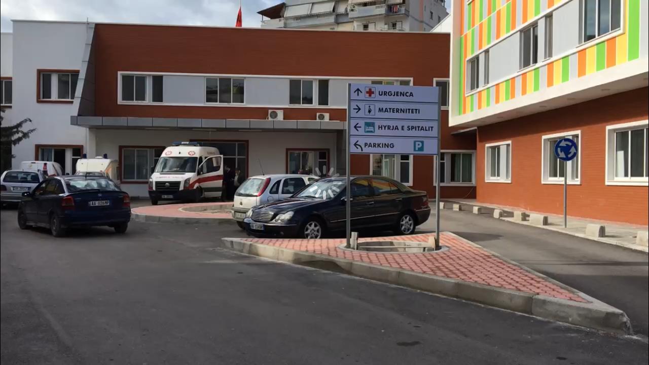 Turisti britanik mbërrin në spital i vdekur