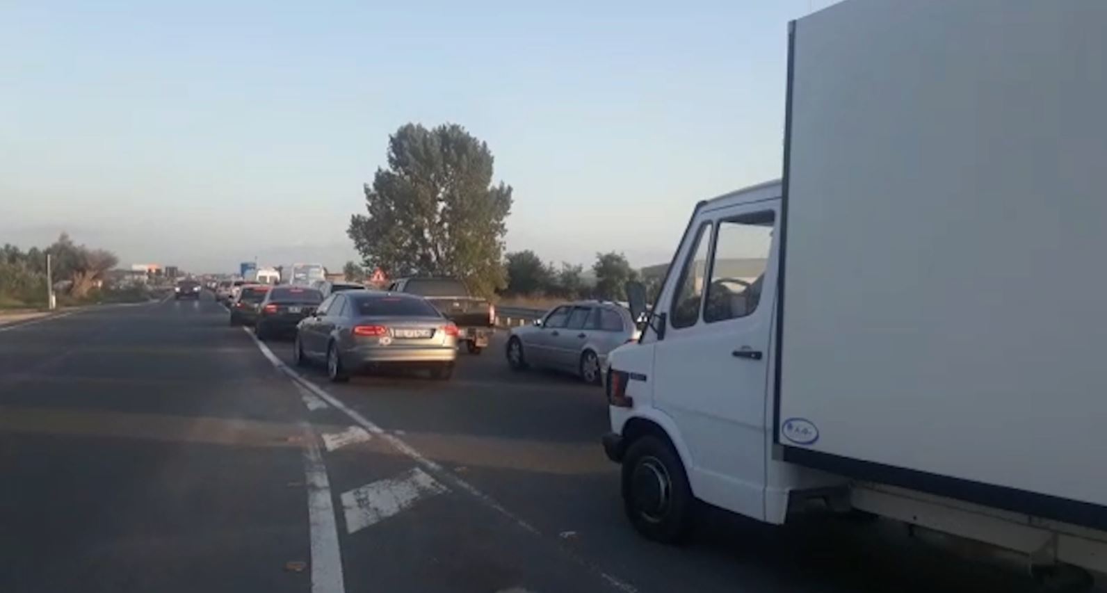 Trafik i rënduar në aksin Fushë Krujë -Thumanë