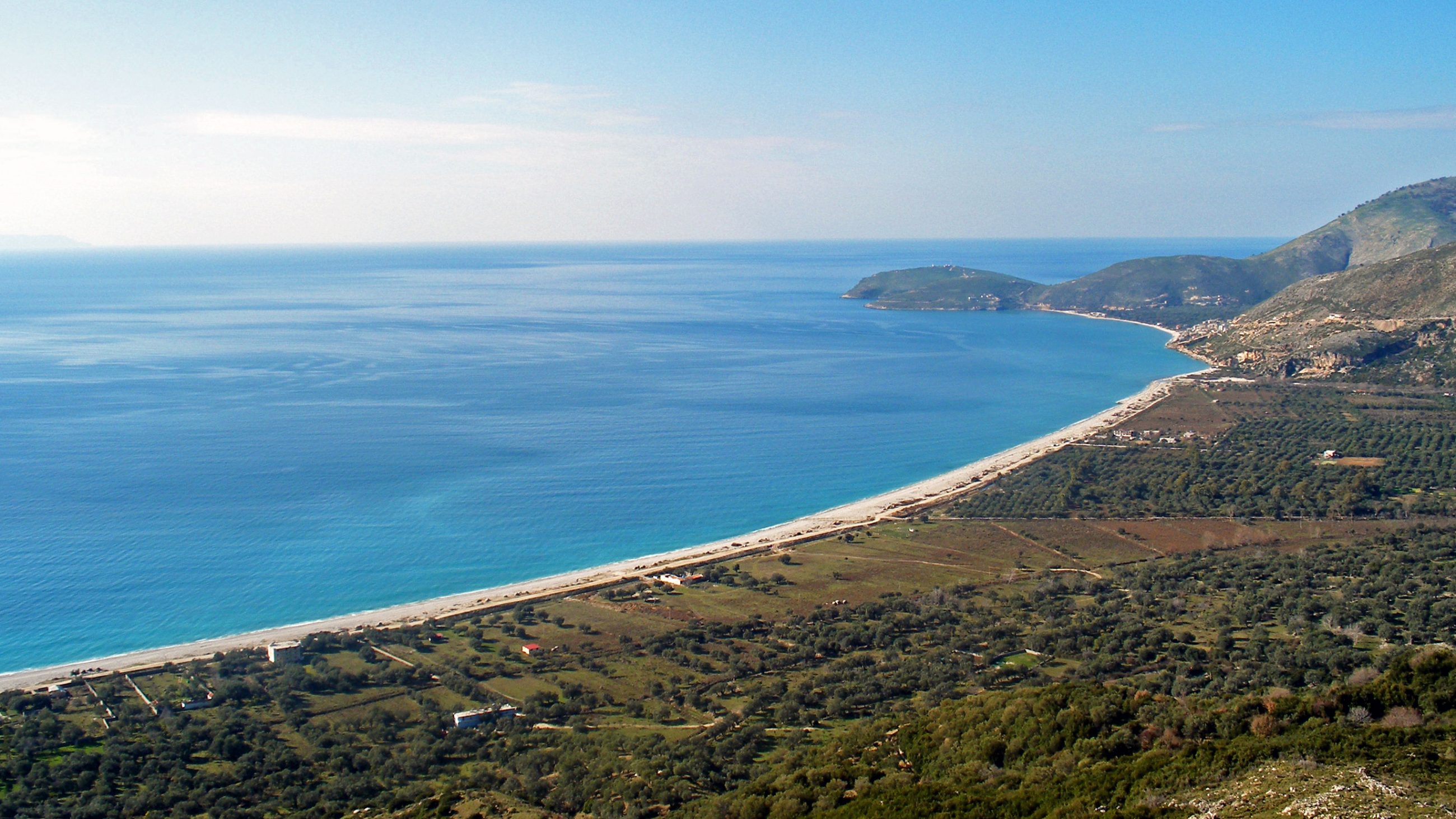 U ankuan për shërbimin, pronari “tërbohet” me një grup turistësh