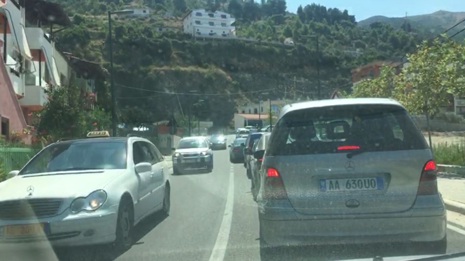 Trafik në Vlorë, fluks pushuesish drejt plazheve të jugut