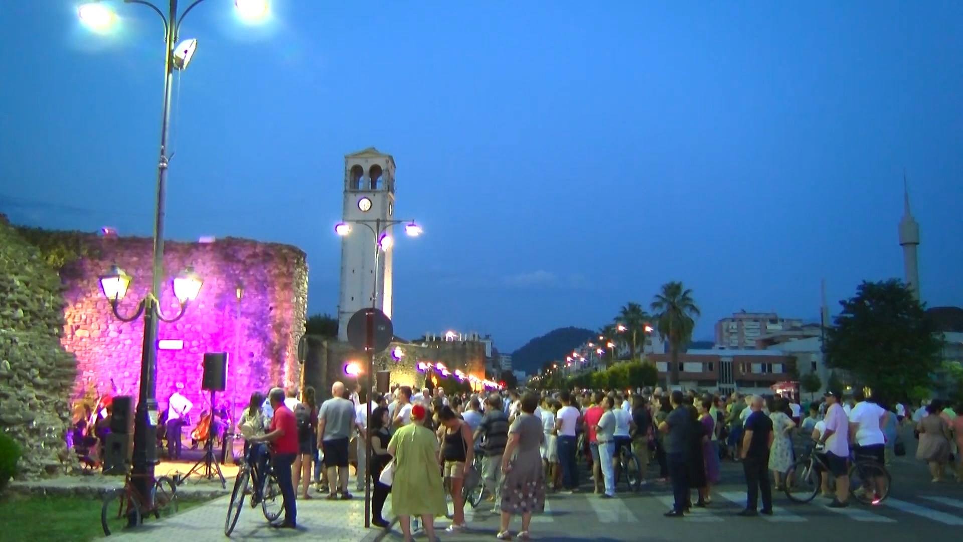 Gushti mbyllet me festë në Elbasan, nga garat me biçikleta deri tek koncerti