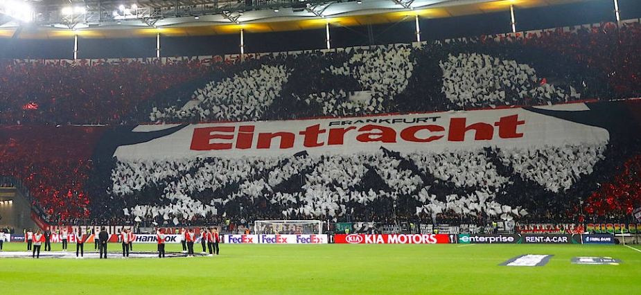 E pabesueshme, lojtari i Eintracht denoncon të ëmën “hajdute”!