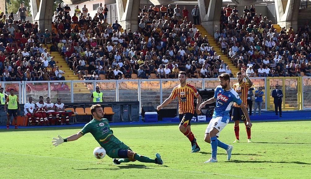 VIDEO | Një ukrainas shtang Man.United, Napoli në avantazh të dyfishtë