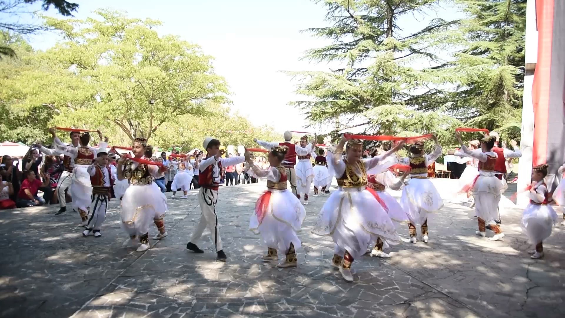 Festa e Pezës, qytetarët i bashkohen aktiviteteve festive