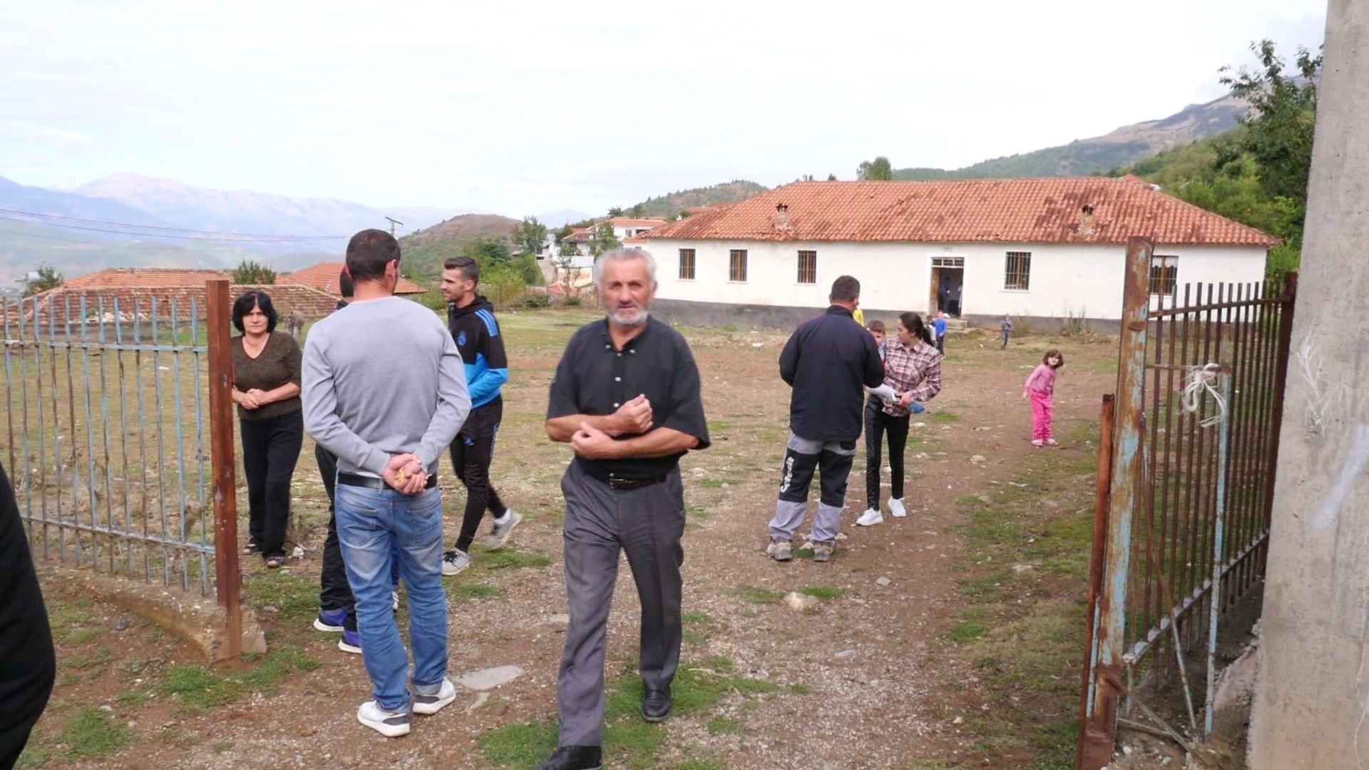 Fëmijët e dy fshatrave në Dibër ende nuk kanë nisur mësimin