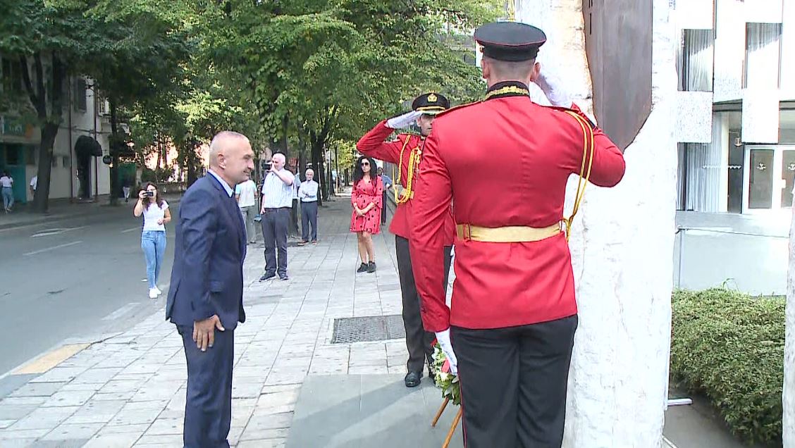 21 vjetori i vrasjes së Azem Hajdarit, politikën e bashkojnë homazhet