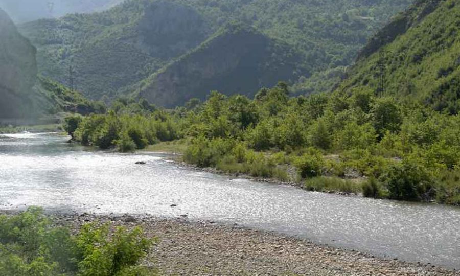 E rëndë në Peqin, gjendet i mbytur në lumin Shkumbin 9-vjeçari