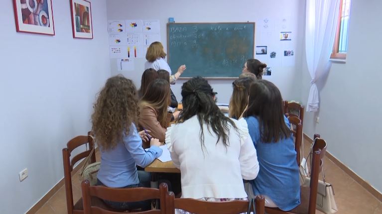 Anketa: Të rinjtë shqiptarë kanë praktikat mësimore më të dobëtat në rajon