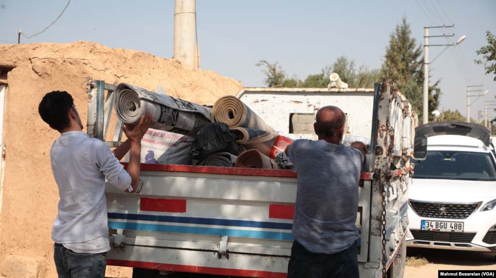 Mbi 100 mijë të shpërngulur nga operacionet turke në Siri