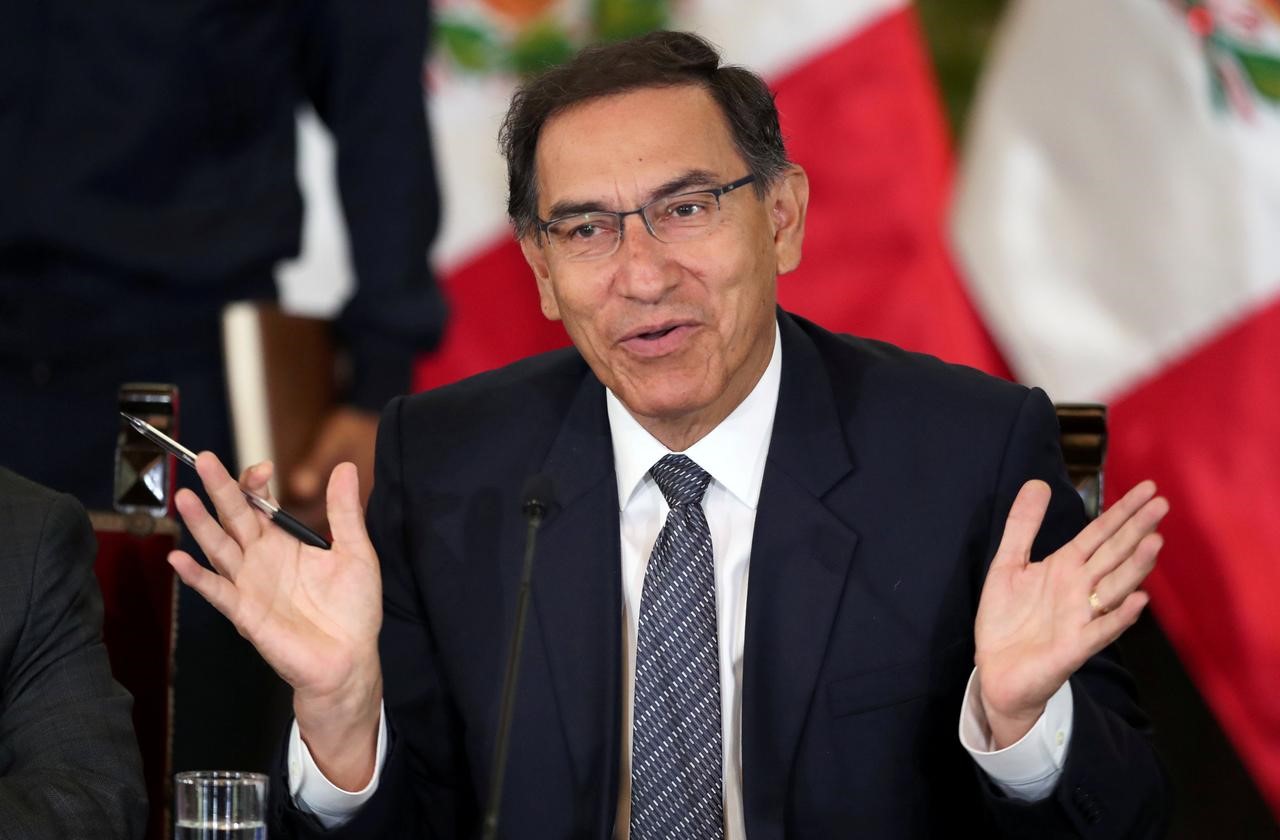 Situatë kaotike në Peru, presidenti shpërndan parlamentin pasi u vendos shkarkimi i tij