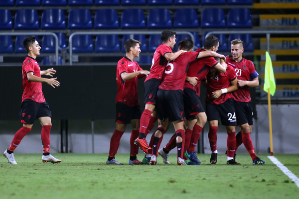 Dëmtimet makth për Shqipërinë, dy lojtarë largohen nga U-21