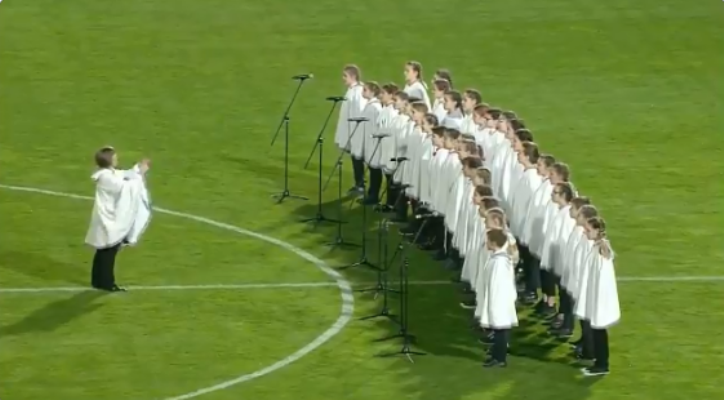 VIDEO | Himni kombëtar, kryevepër ajo që ndodhi në Moldavi!