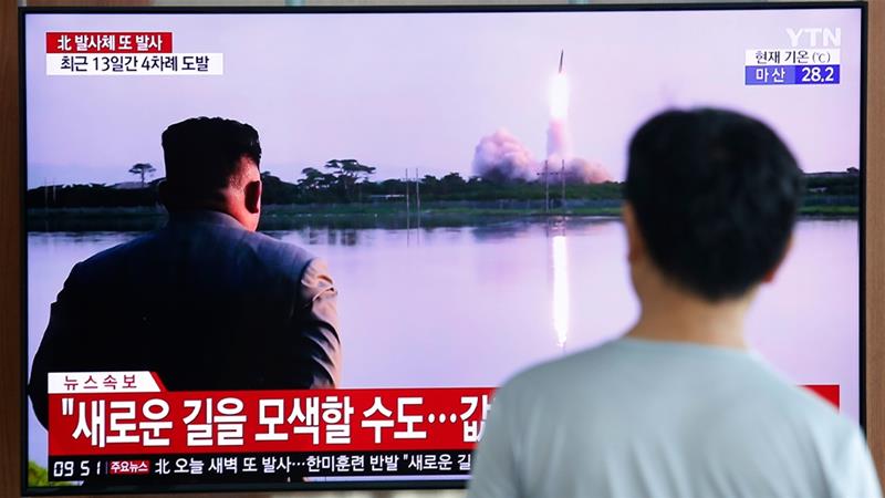 Koreja e Veriut teston raketa nënujore