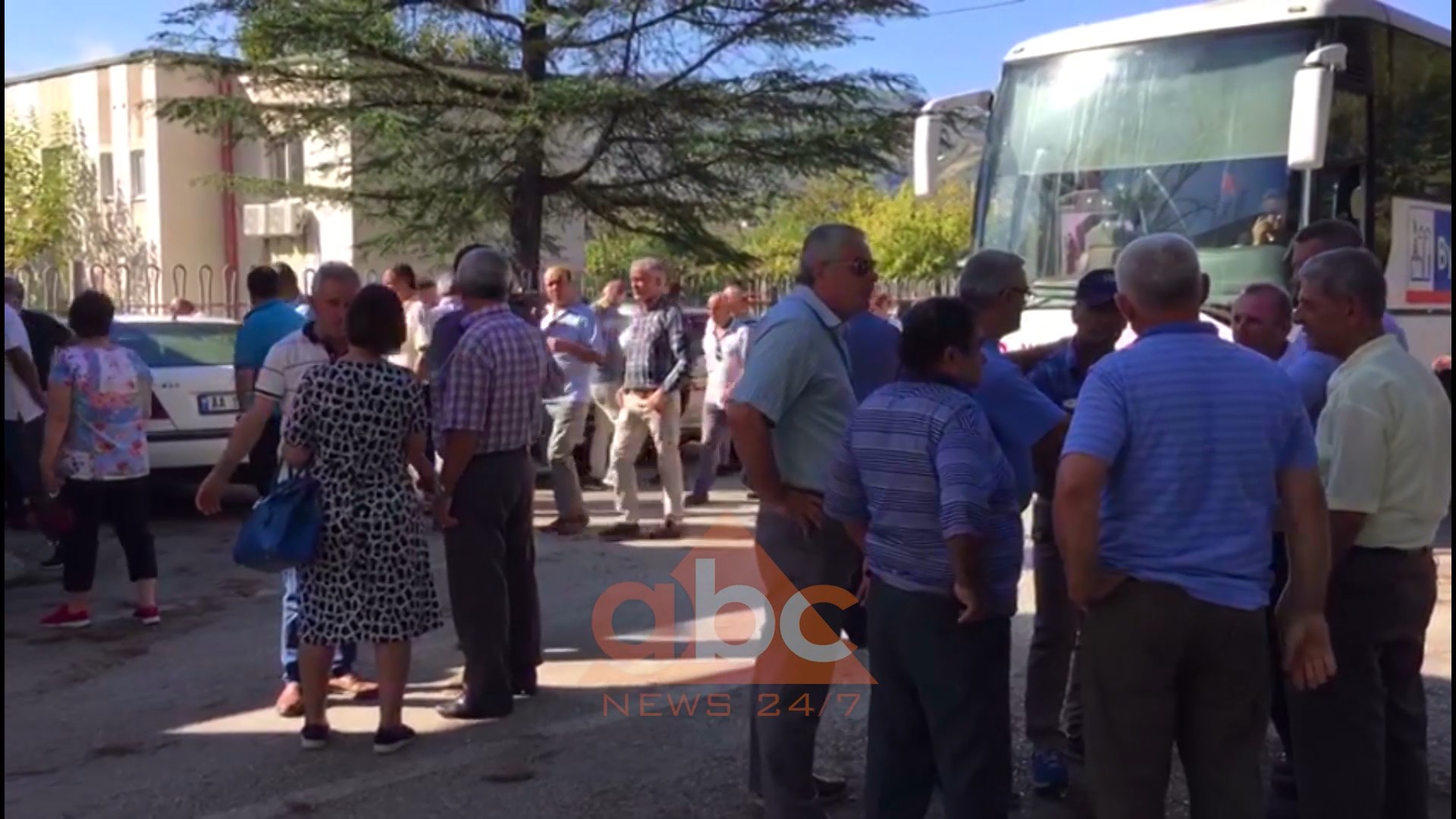 Naftëtarët e rafinerisë së naftës në Ballsh sërish në protestë