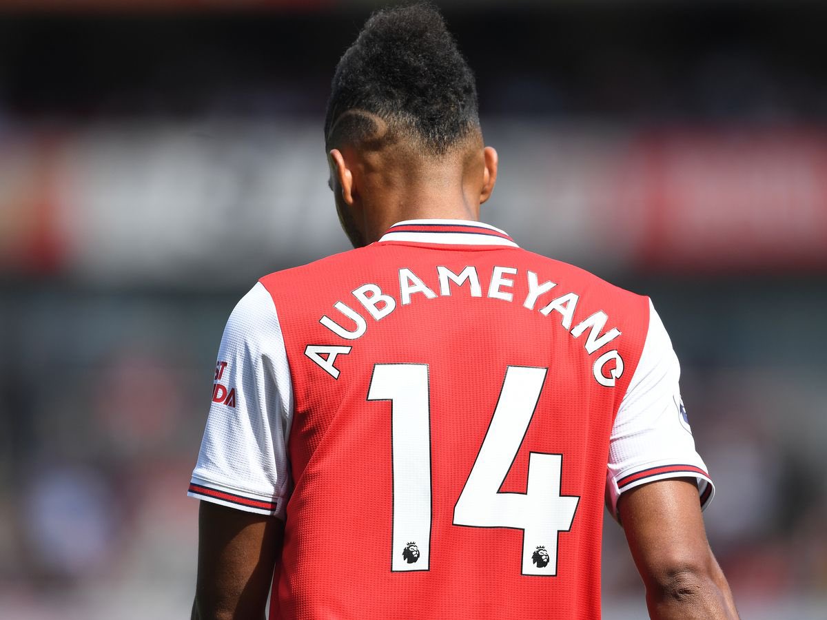 VIDEO | Befasi në “Villa Park”, Aubameyang shënon golin historik