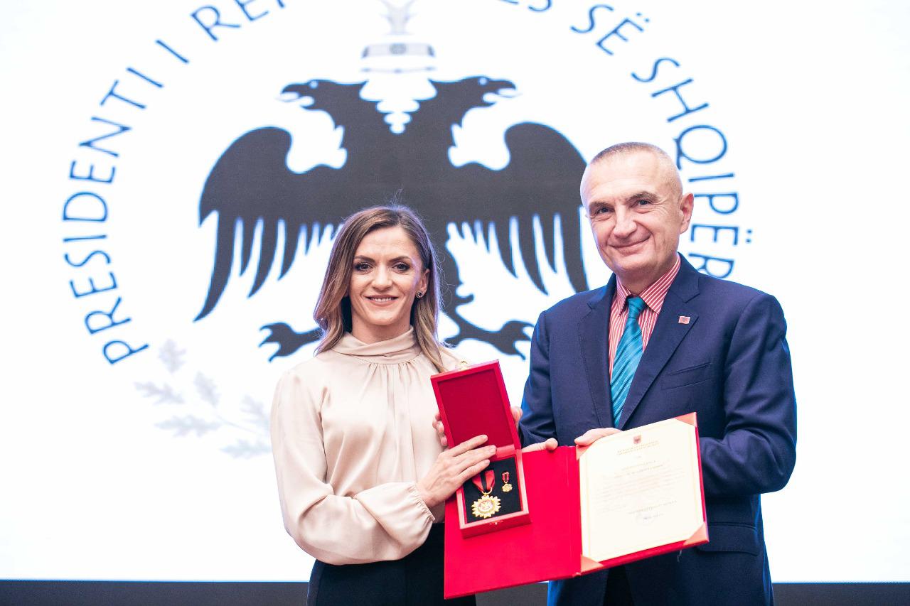 “Vrapuese e jashtëzakonshme!”, presidenti Meta vlerëson Luiza Gegën