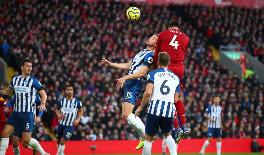 Golat e Van Dijk, vendosen dy rekorde absurde te Liverpool