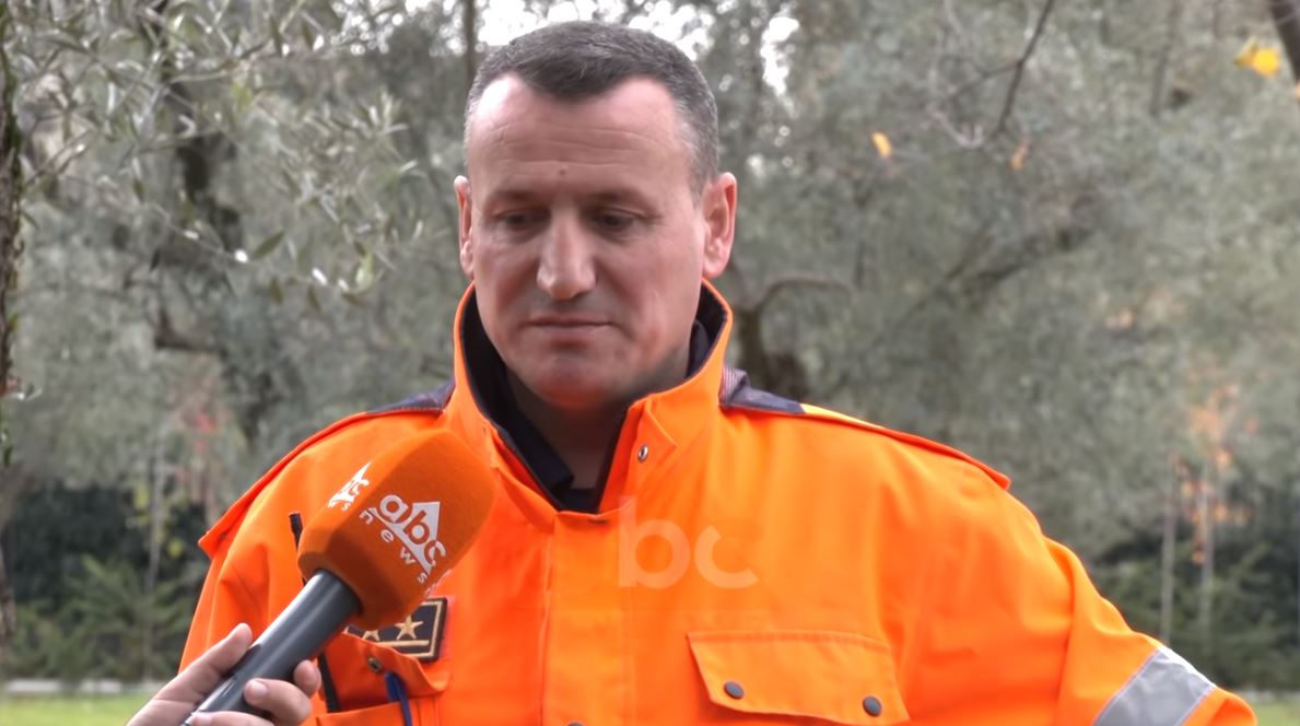 Zjarrfikësi Arben Cara: Si i gjeta 7 familjarët e mi nën rrënoja në Thumanë