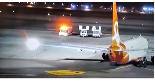 Avioni me pasagjerë shpërthen në flakë