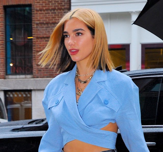 FOTO| Ngec në trafik, Dua Lipa habit me gjestin