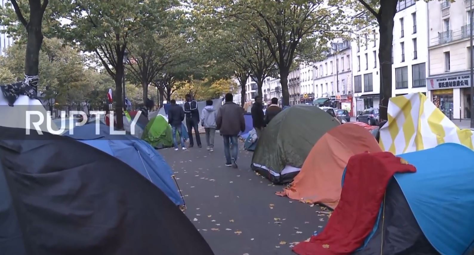 Evakuohen në Paris dy kampe refugjatësh, largohen 1200 persona