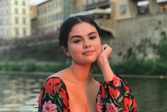 “Më kanë tallur”, Selena Gomez flet për momentet e hidhura