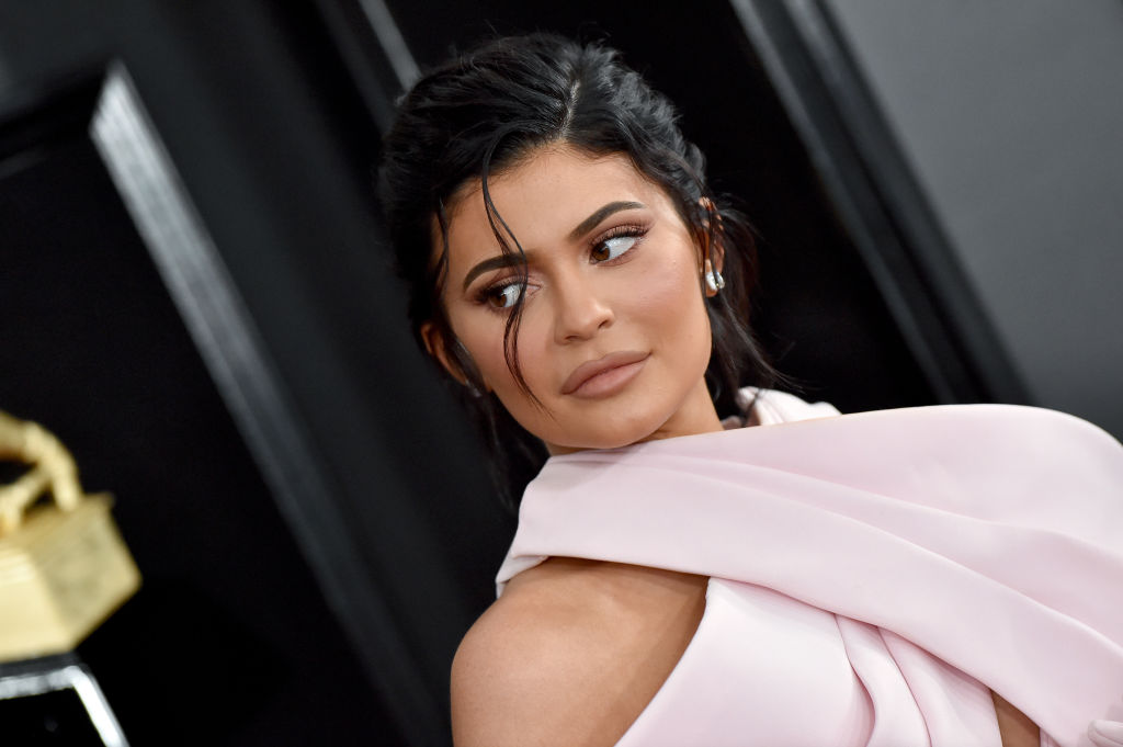 Kylie Jenner në telashe me ligjin, rrezikon burg pas akuzave për mashtrim financiar