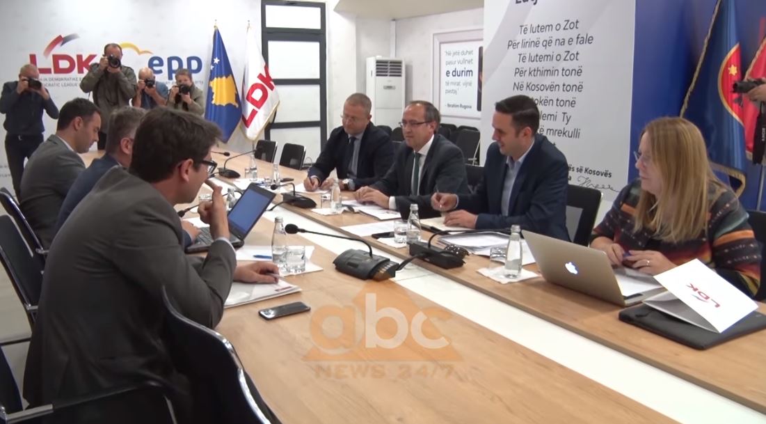 Hyrja në Kuvend e Nisma-AKR ndryshon formatin e qeverisë në Kosovë, reagon Vetëvendosje