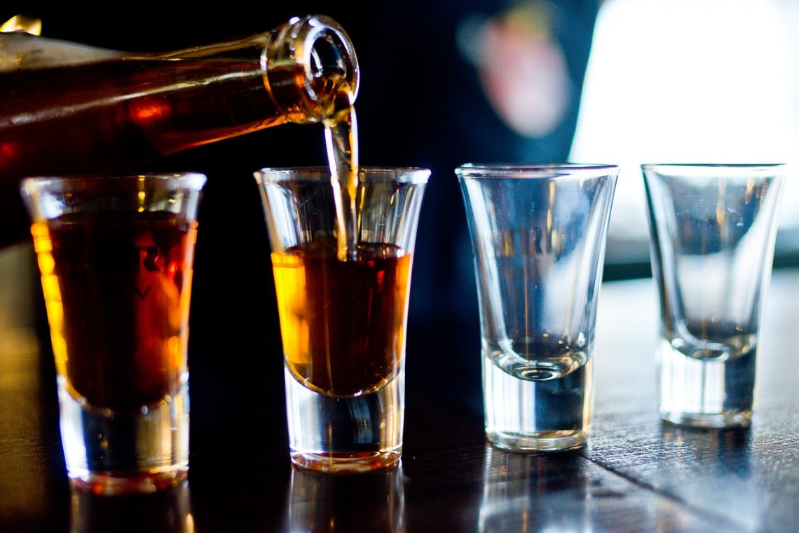 OECD: Britanikët, “pijanecë” më të mëdhenj se amerikanët