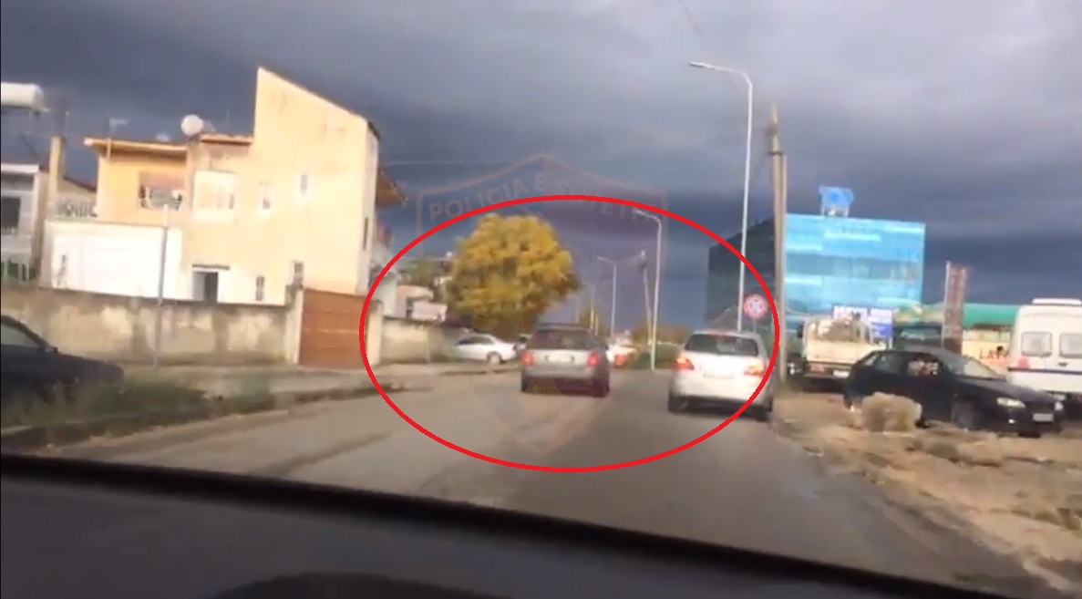 1 orë “Fast and Fourios” në rrugët e Tiranës, në fund policia i bllokon rrugën me kamion adoleshentit të krisur