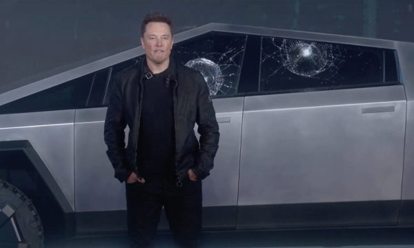 Elon Musk tregon pse dështoi makina e re e Tesla’s