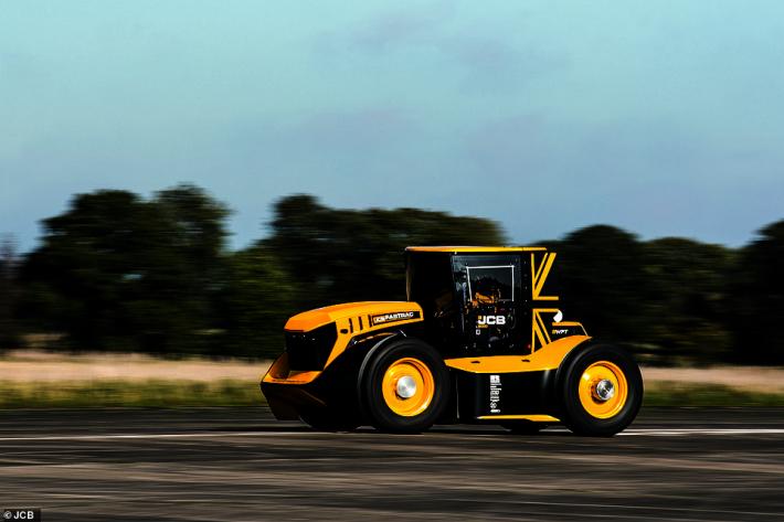 Ky traktor arrin shpejtësinë 217 km/h