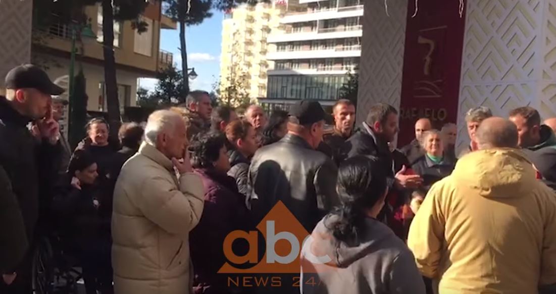 PROTESTA/ Refuzojnë bonusin e qirasë, banorët e Thumanës: Do futemi në grevë